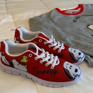 Rare! Hard to find adorable snoopy shoes and shirt!